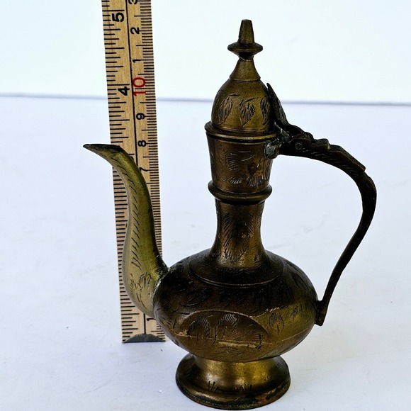 Vintage Solid Brass Oil Decanter Pitcher Oil Etched Ornate Leaves Floral M548.1 - Picture 10 of 14